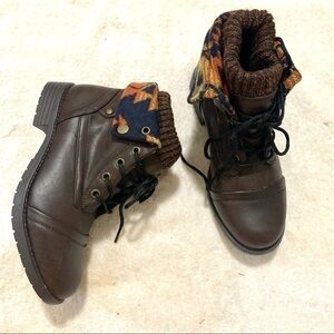 NEW CELEBRITY NYC Tractor knit ankle boots women 6